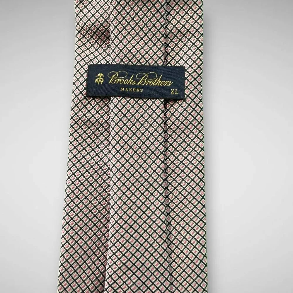 Brooks Brothers Makers Mens Navy Blue Pink Silk Neck‎ Tie Made In USA